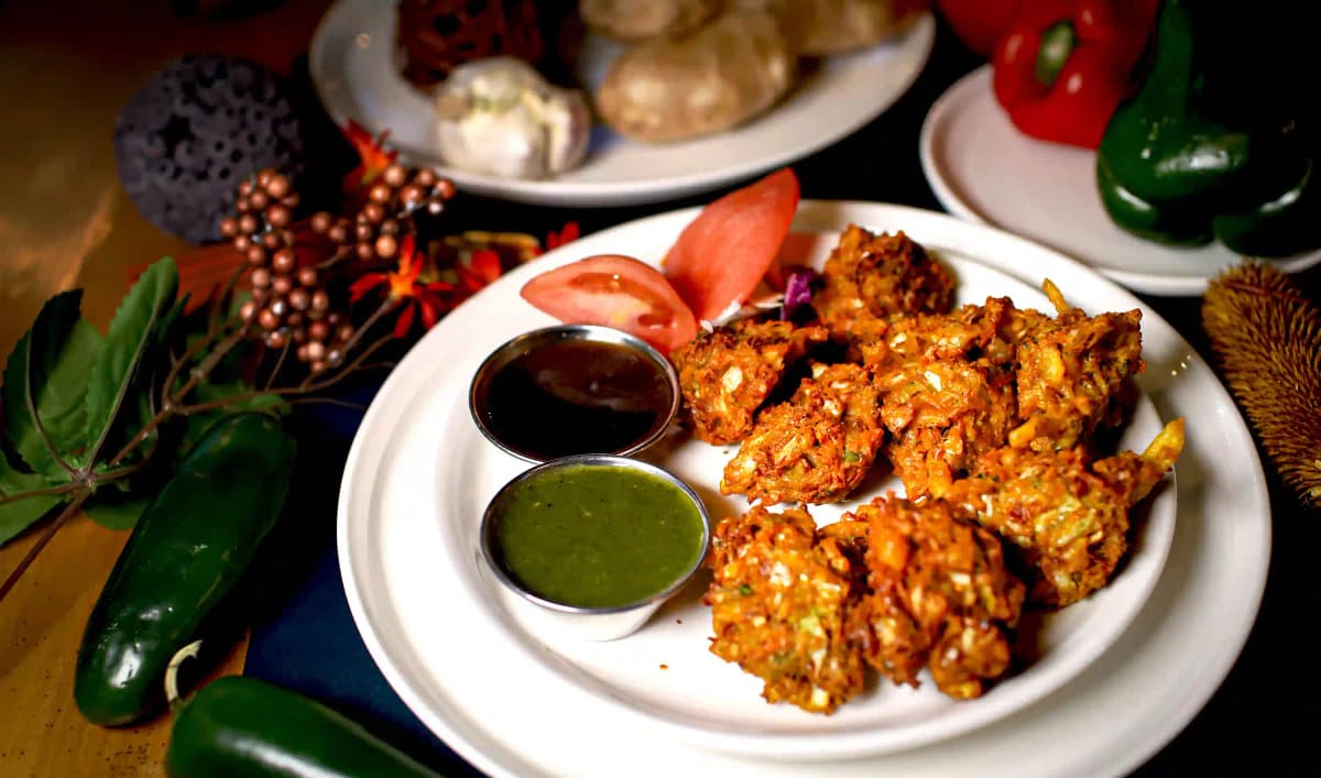 Golden crispy chicken pakora snack
